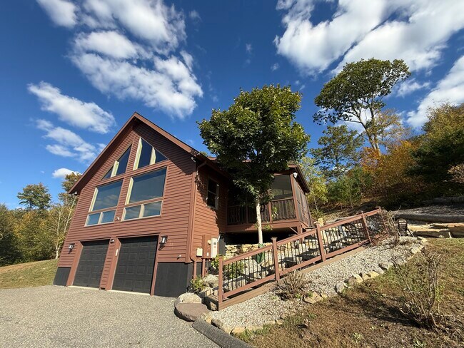 Foto del edificio - 570 Long Mountain Rd
