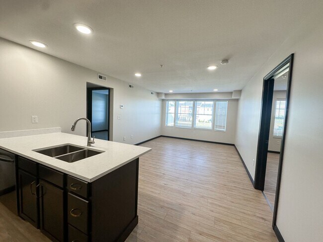 Building Photo - Beautiful 2 Bed, 1.5 Bath Apartment in PRIME location!  Furnished & Unfurnished Options Available!