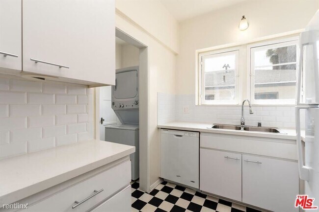 Building Photo - 2 br, 1.5 bath Condo - 1222 S Alfred St