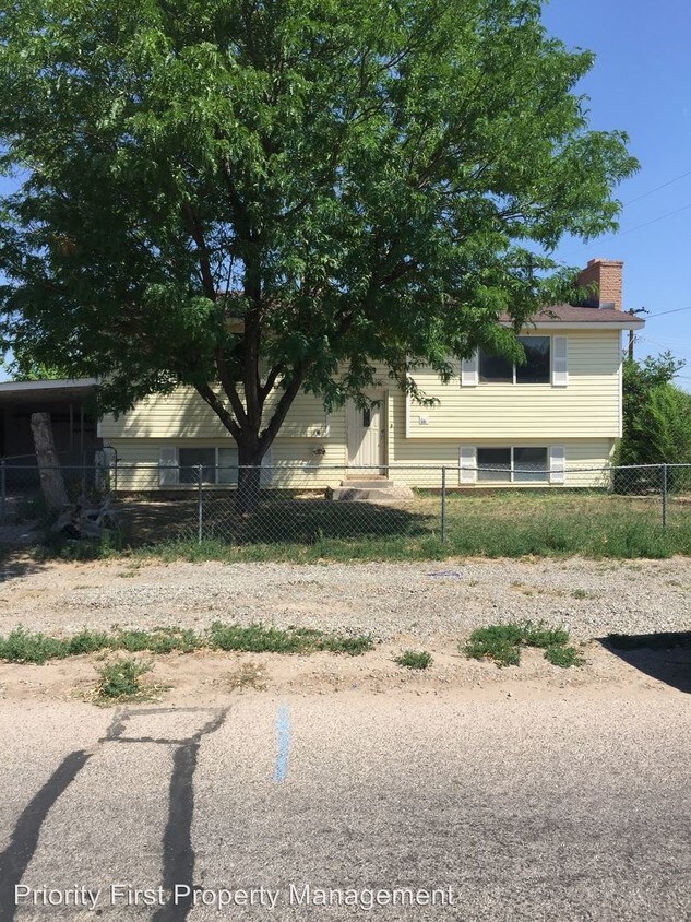 Primary Photo - 4 br, 2 bath House - 99 E 600 S