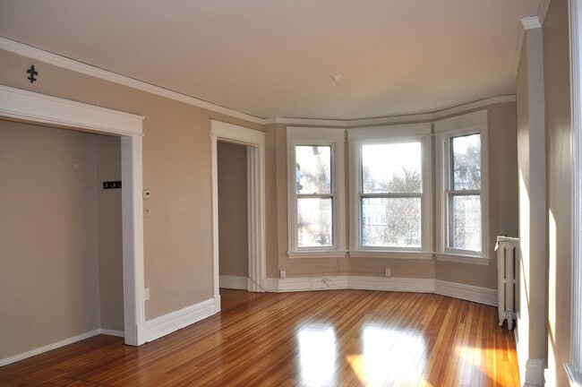 Living Rm - 44 N Pine Ave