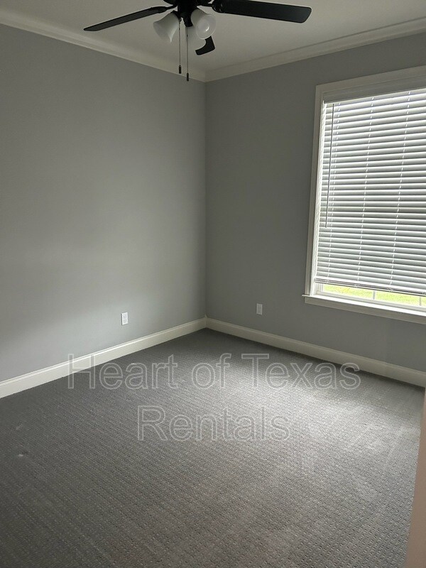 Building Photo - 305 Flora Lee St