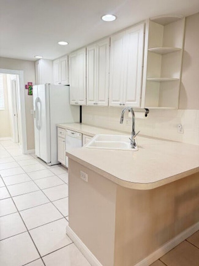 Building Photo - 488 Capistrano Dr