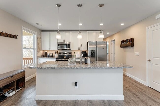 Building Photo - 17 Fair Oaks Rd