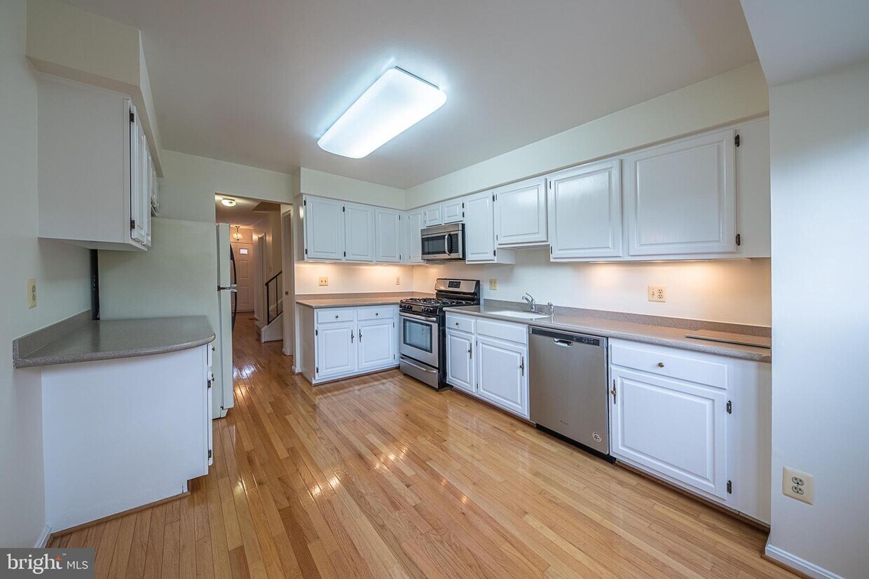 3133 Windwood Farms Dr, Oakton, VA 22124 Townhome Rentals in Oakton