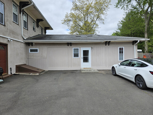 Building Photo - 801 Edgewood Ave