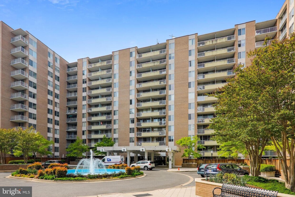 Foto principal - 3001 Veazey Terrace NW