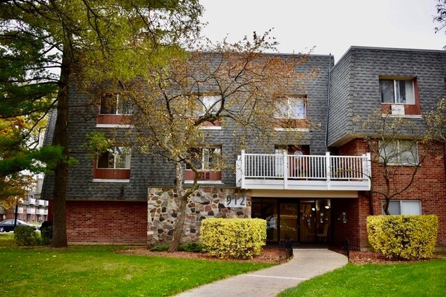 Primary Photo - 912 Ridge Square