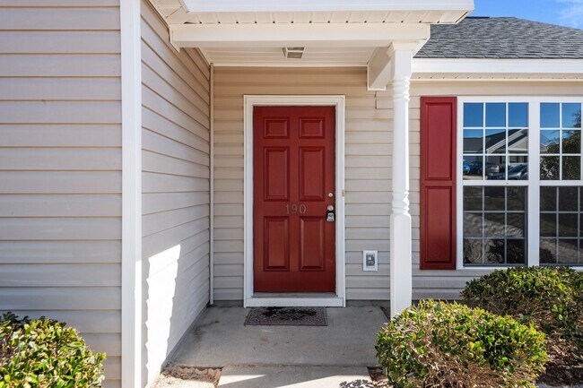 Building Photo - Beautiful 3 bedroom HOME