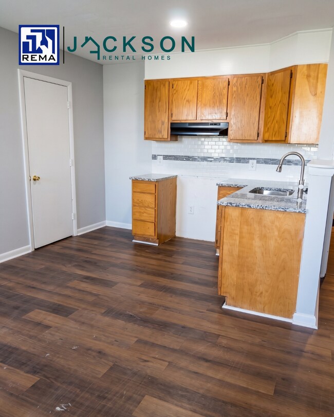 Building Photo - 922 Belmont Ave