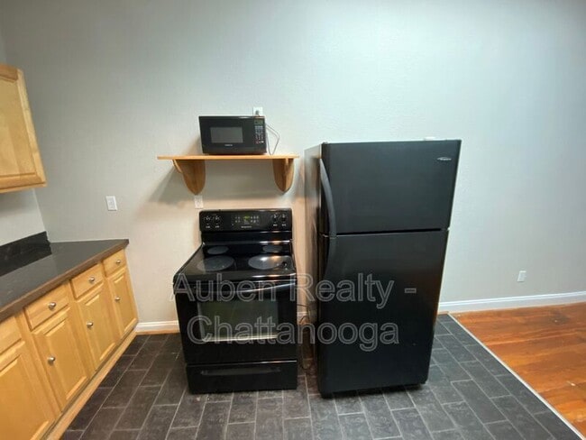 Building Photo - 3925 Redding Rd