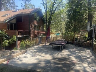 Building Photo - 144 Strawberry Ln