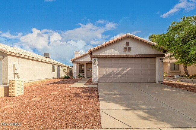 Building Photo - 2135 E Donald Dr