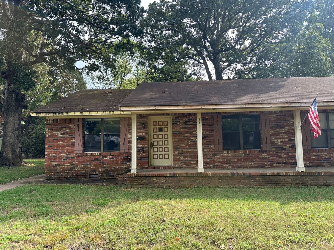 Primary Photo - 829/831 Glendale Rd.