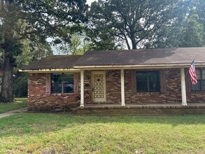 Building Photo - 829 Glendale Rd