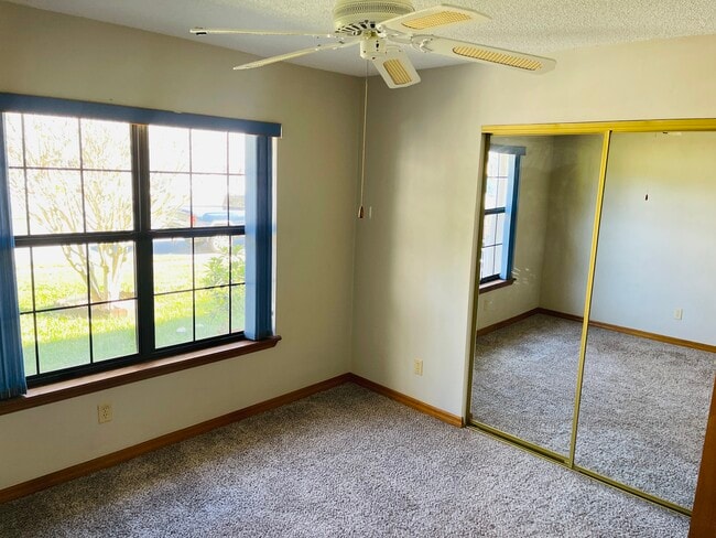 Building Photo - 1113 Oak Forest Cir