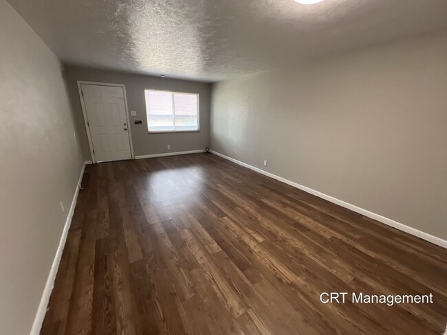 Building Photo - Freshly Updated 3-Bedroom, 1-Bathroom