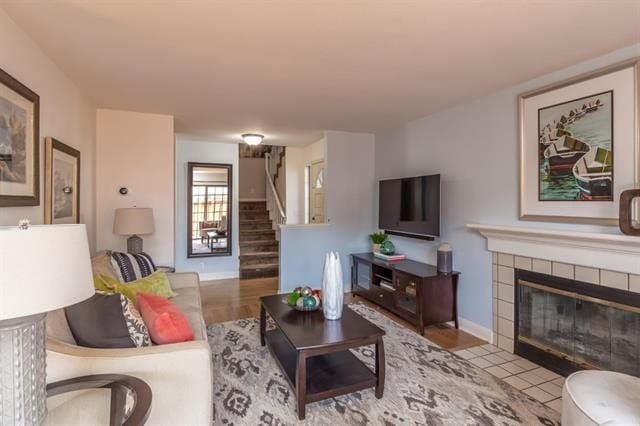 Building Photo - End unit in quiet Campbell location!