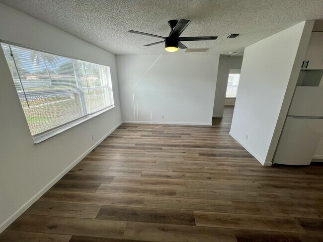 Foto del edificio - 603 Clear Lake Ave