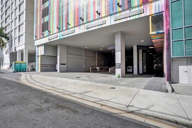 Foto del edificio - 1300 S Miami Ave