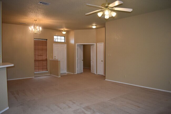 Foto del edificio - 2521 Creek Dr