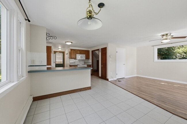 Building Photo - 21 Janet Cir