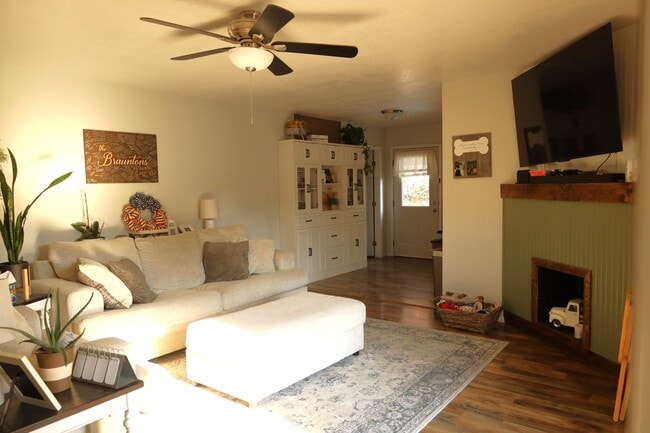 Building Photo - 1732 Challis Dr