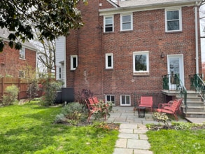Building Photo - 1836 Varnum St NE