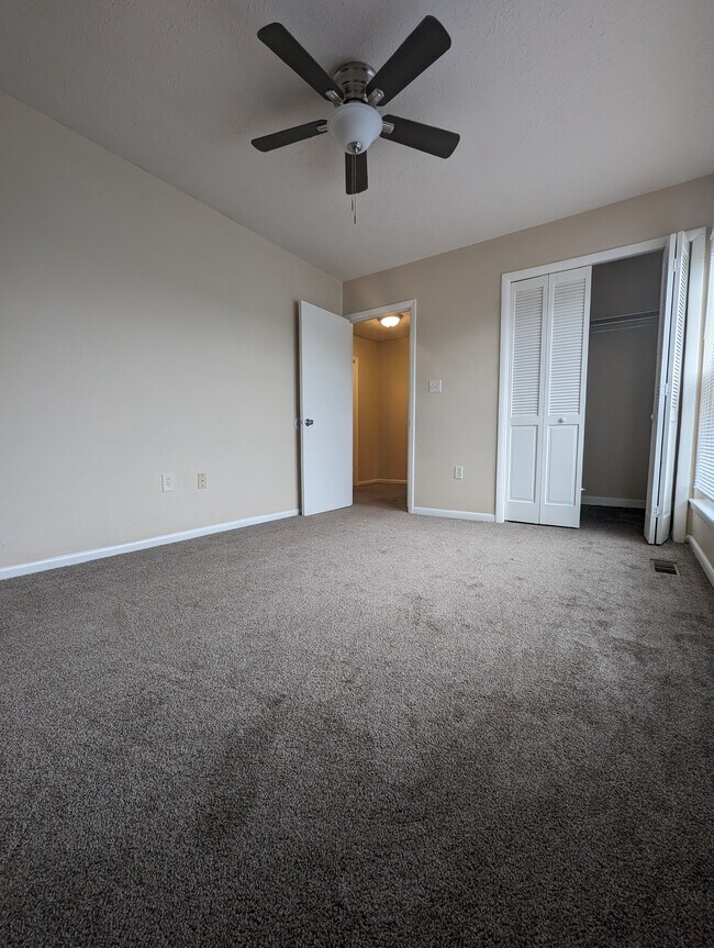 1200 Robbins Run Ct, Centerville, OH 45458 Townhome Rentals in