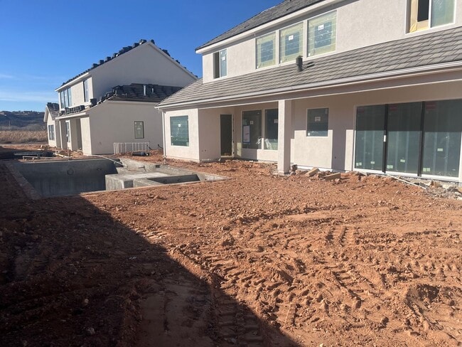 Building Photo - Gorgeous 6 bedroom with pool