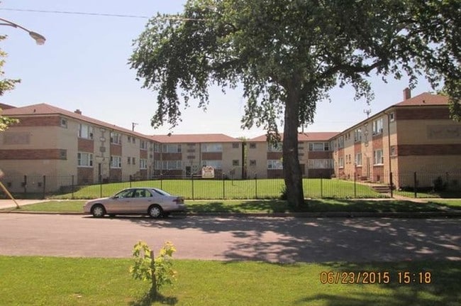 Building Photo - 7040 S Cornell Ave