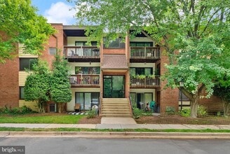 Building Photo - 10720 West Dr
