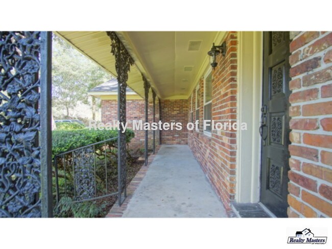 Foto del edificio - 1019 E Burgess Rd