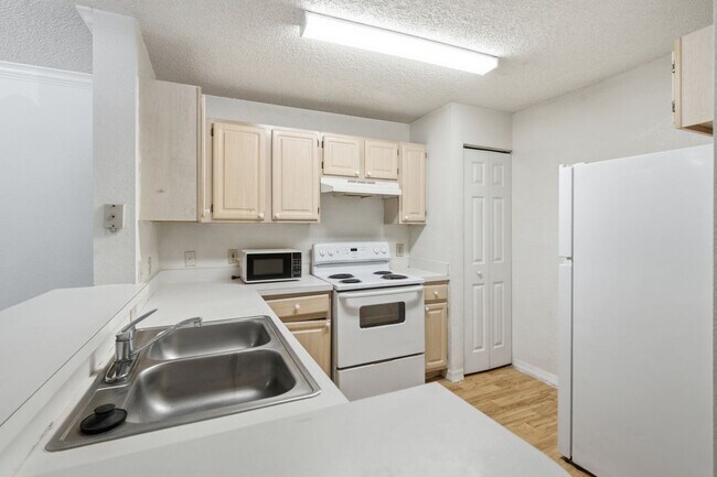 Foto del edificio - 4240 Summer Landing Dr