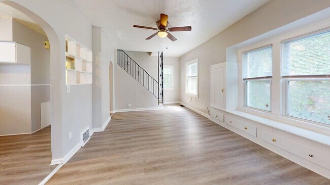 Foto del edificio - Cozy & Updated 2 Bedroom Home in Cleveland, OH