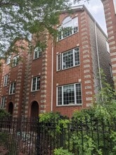 Building Photo - 1547 W Walton St