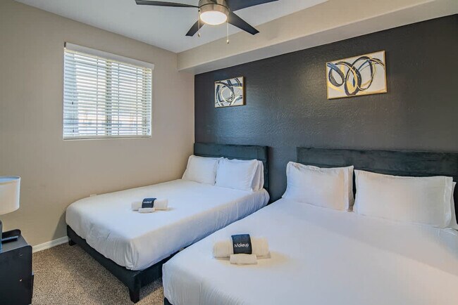 Foto del edificio - 1275 E University Dr