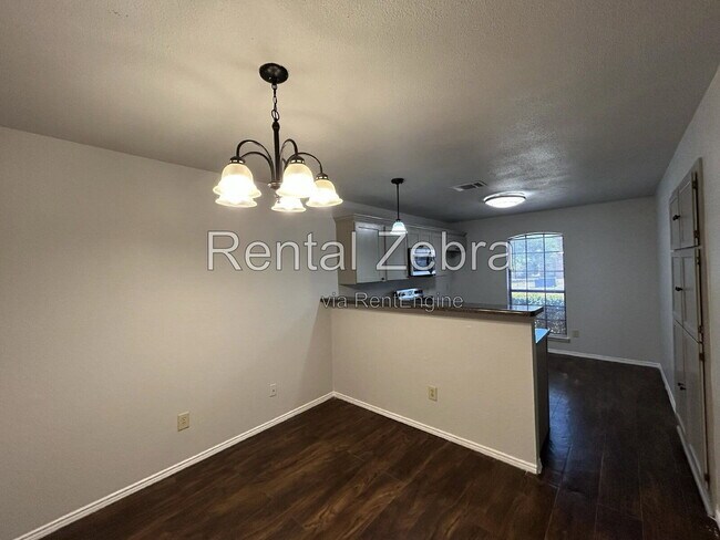 Foto del edificio - 2949 Lawndale Dr