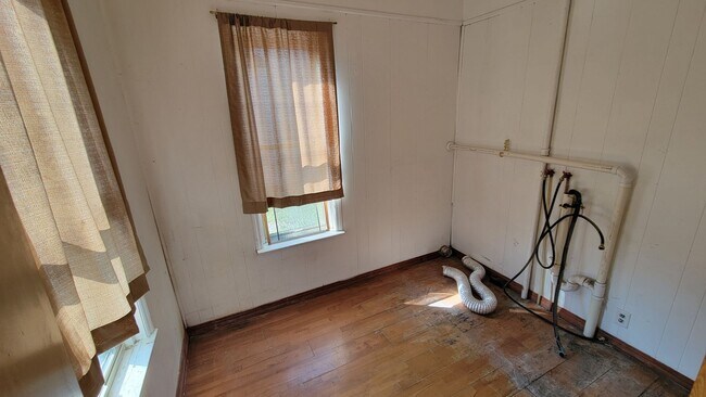 Building Photo - Large 5 bed 2 bath home in Wausau
