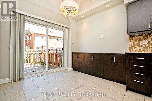 Building Photo - 32 Nottingham Dr