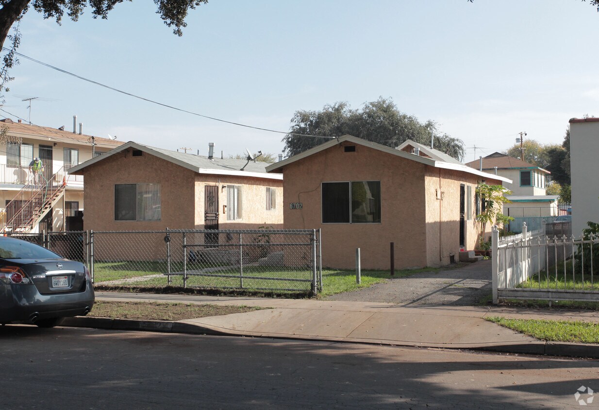 6702 California Ave, Bell, CA 90201 Apartments in Bell, CA
