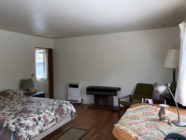 Building Photo - 642 Sunset Dr