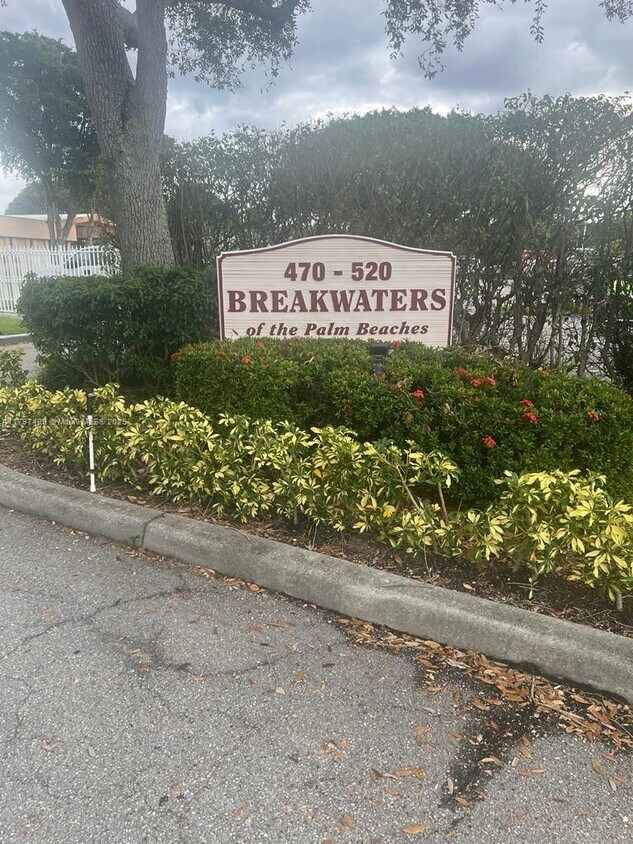 Primary Photo - 500 Executive Center Dr