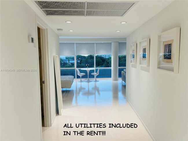 Building Photo - 900 Bay Dr