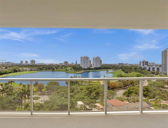 Foto del edificio - 20281 E Country Club Dr