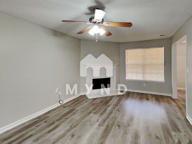 Building Photo - 3806 Sungrove Cir E