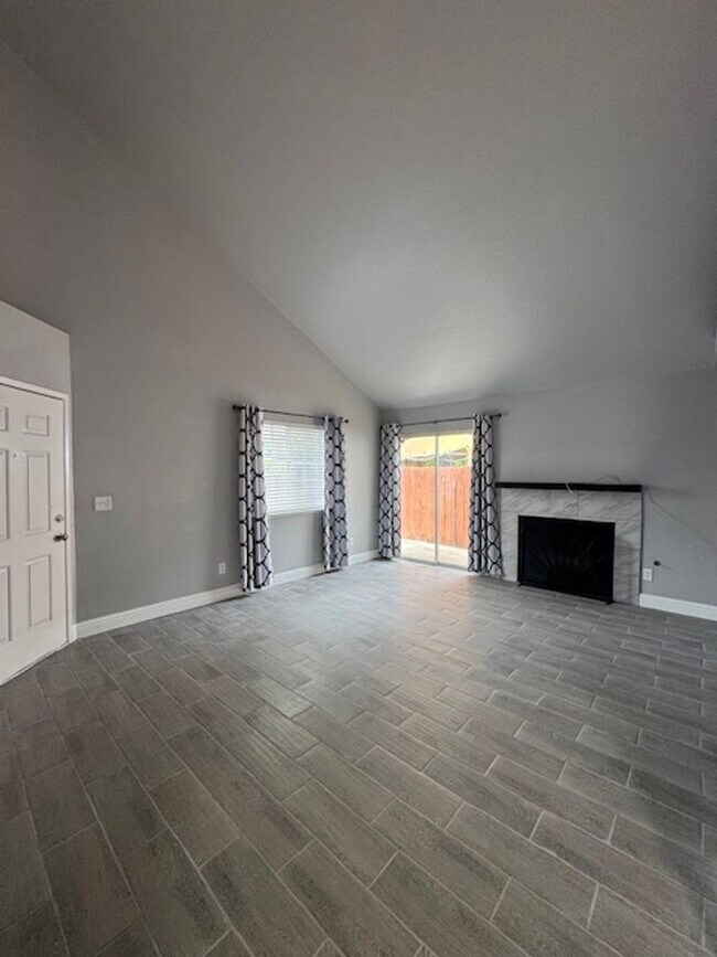 Foto del edificio - 7016 N Thorne Ave