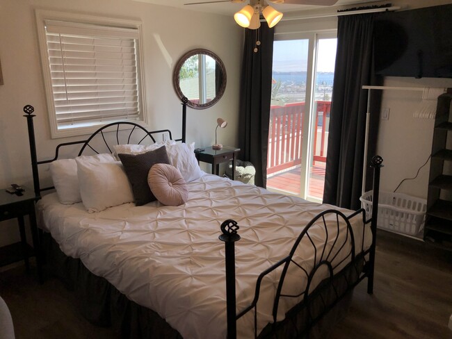 Building Photo - 2950 Columbia St