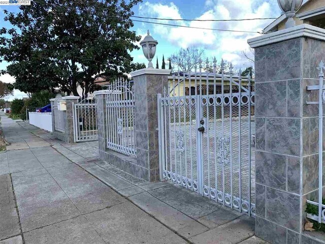 Foto del edificio - 33542 4th St