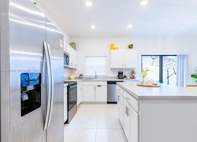 Building Photo - 1156 SW 6th Ct